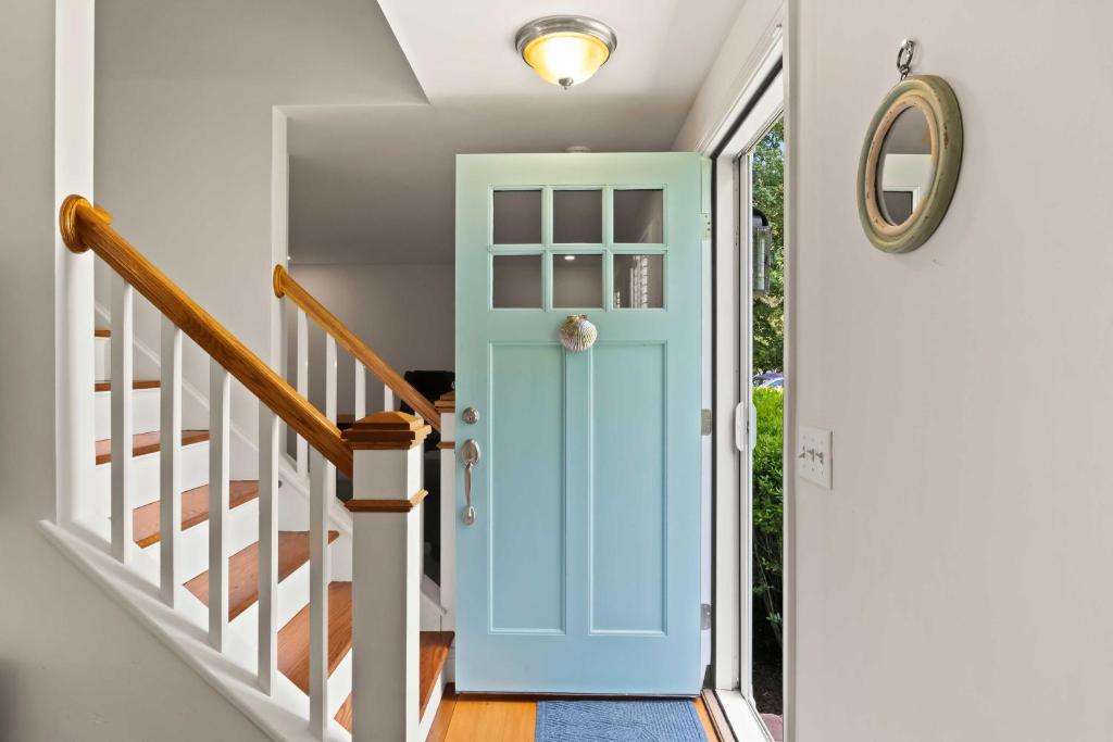 Charming Cottage with Deck - Walk to Skaket Beach! photo 4