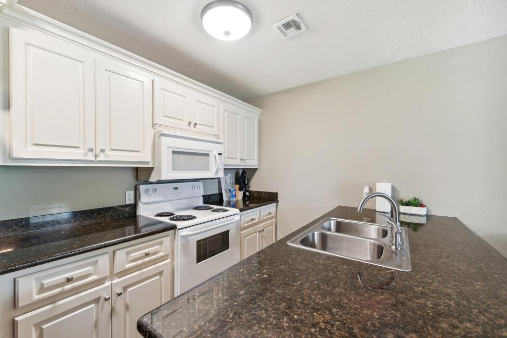 Lovely Lake Charles Duplex in Central Location! photo 1