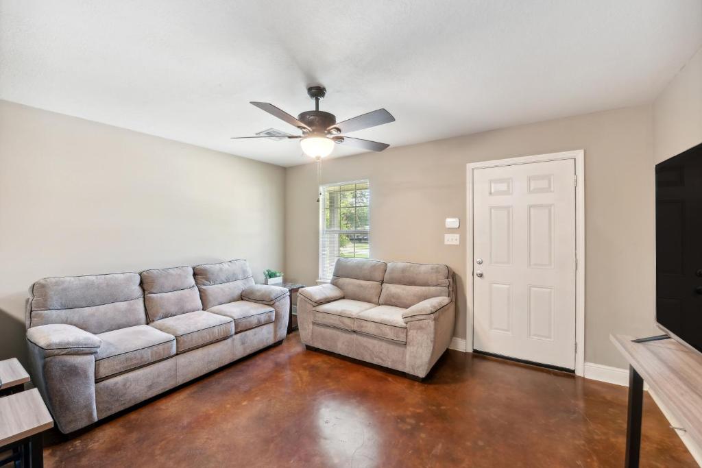 Lovely Lake Charles Duplex in Central Location! photo 3
