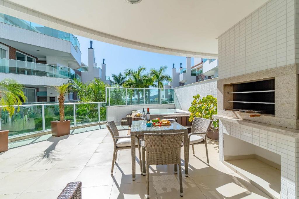 Boulevard Residence - Luxuoso com Jacuzzi, Praia de Bombinhas 3 dorms 6 pessoas