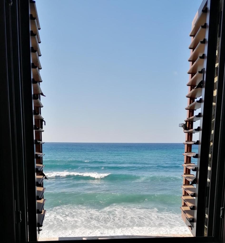 Shambala Beach House-where mountains meet the sea photo 3