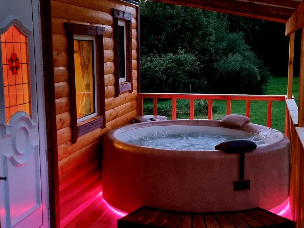 Minijos slėnis ant Minijos upės kranto KETVERGIAI Privatus Rąstinis Namas Jaccuzi Pirtis photo 1