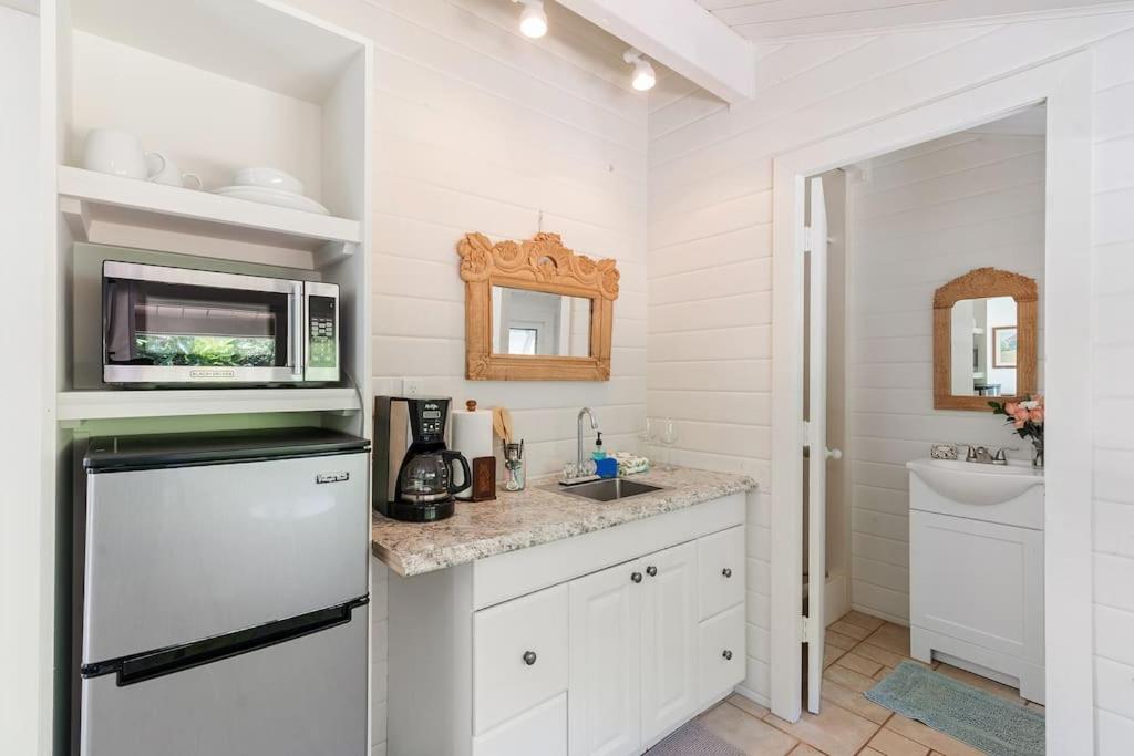 North Shore Garden Studio - Tap to explore photos