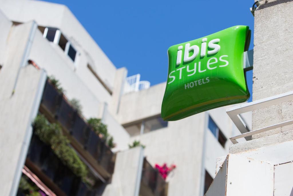 ibis Styles Marseille Castellane - Tap to explore photos