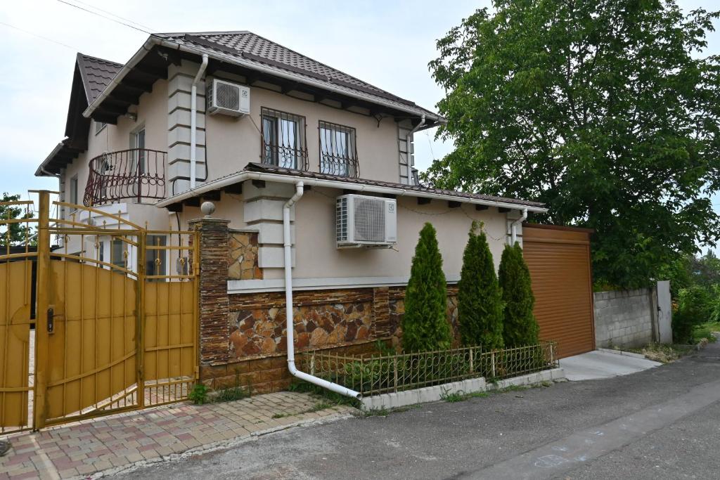 Bright and cozy home with personal terrace photo 2