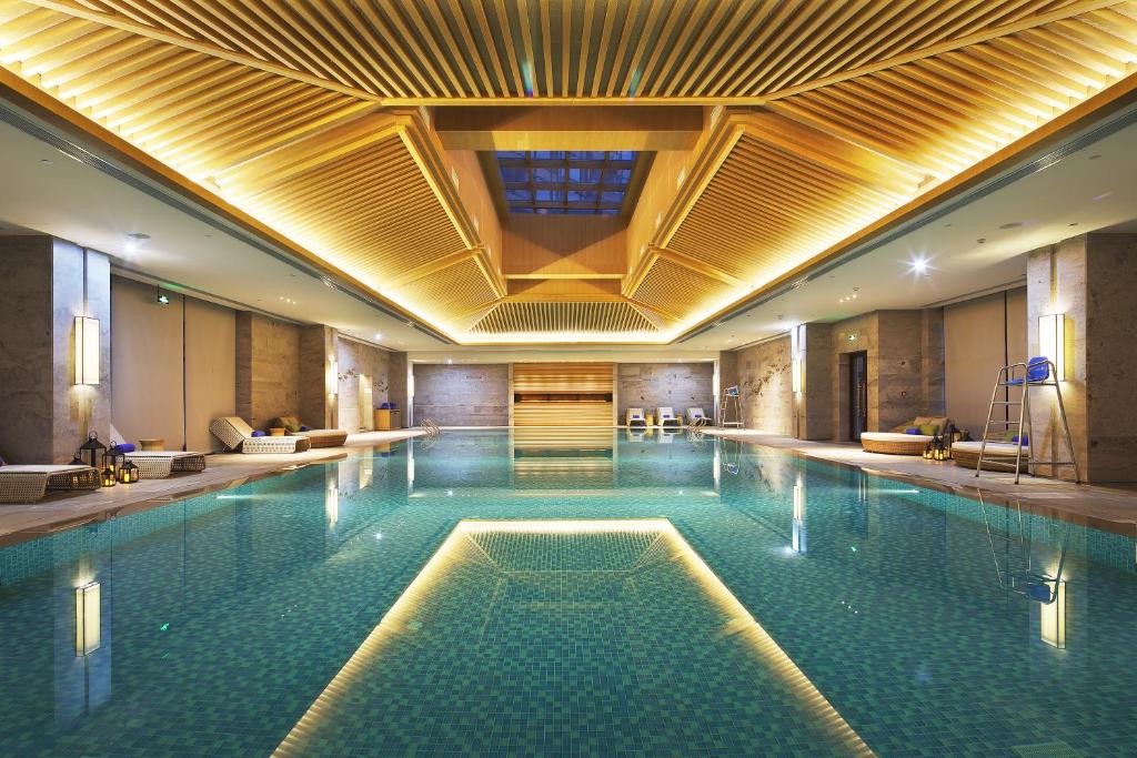 Crowne Plaza Nanchang Wanli, an IHG Hotel photo 2