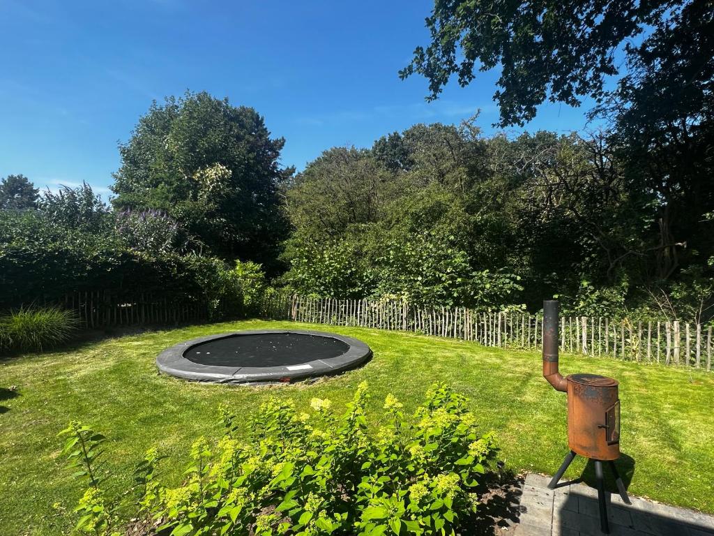 BadHoophuizen 6-per Bungalow Veluwemeer Trampoline photo 2