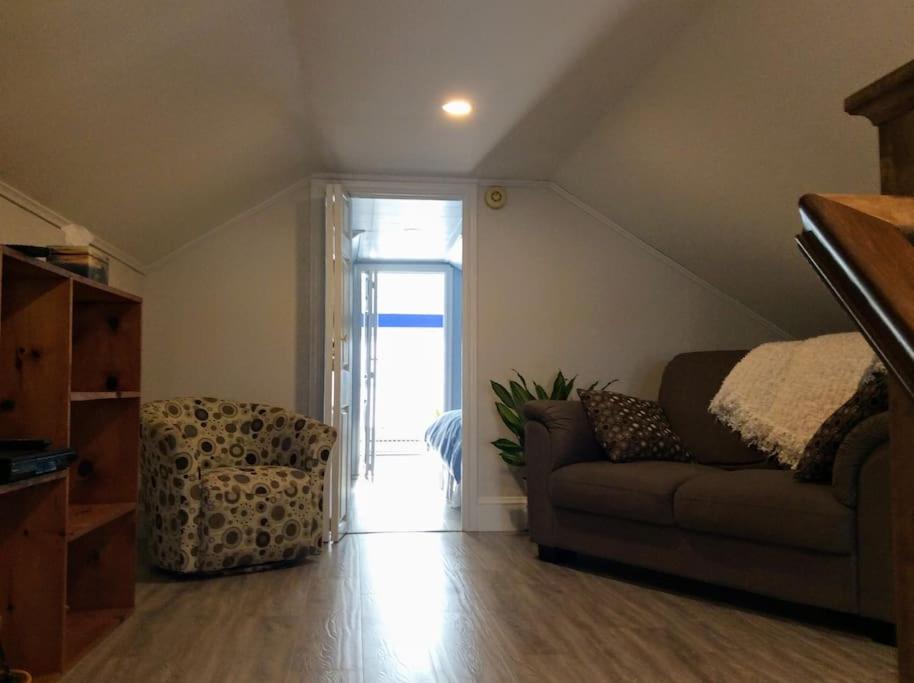 Adorable Home Sleep 6 Lunenburg Town photo 3