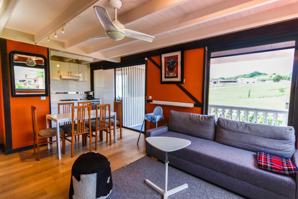 Precioso apartamento con jardín y piscina photo 4
