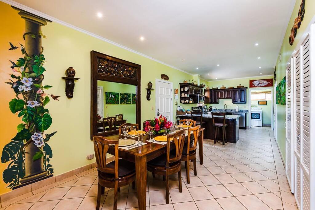 Sunrise 17-Tropical Three Bedroom Condo! photo 2