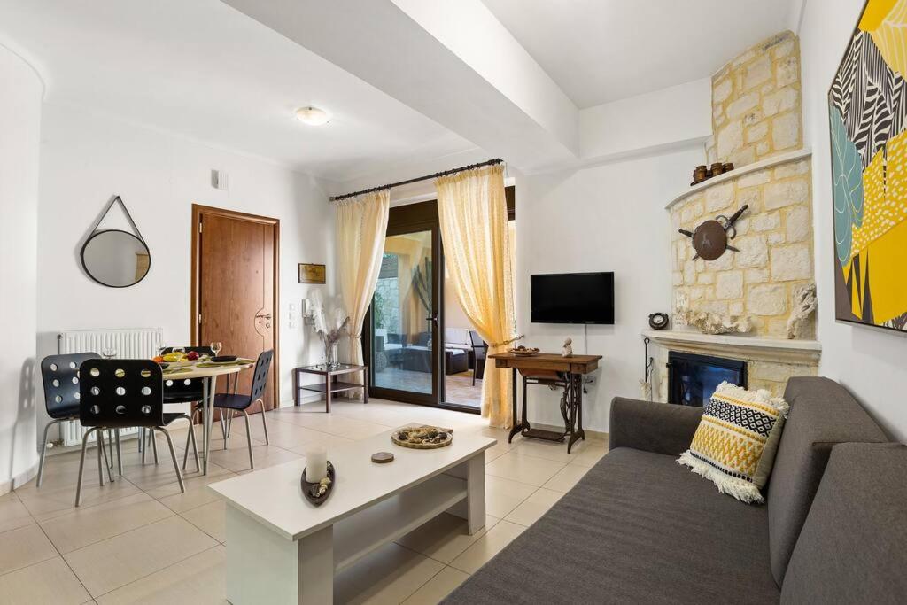 Private apartment in Kalamaki, Chania photo 4