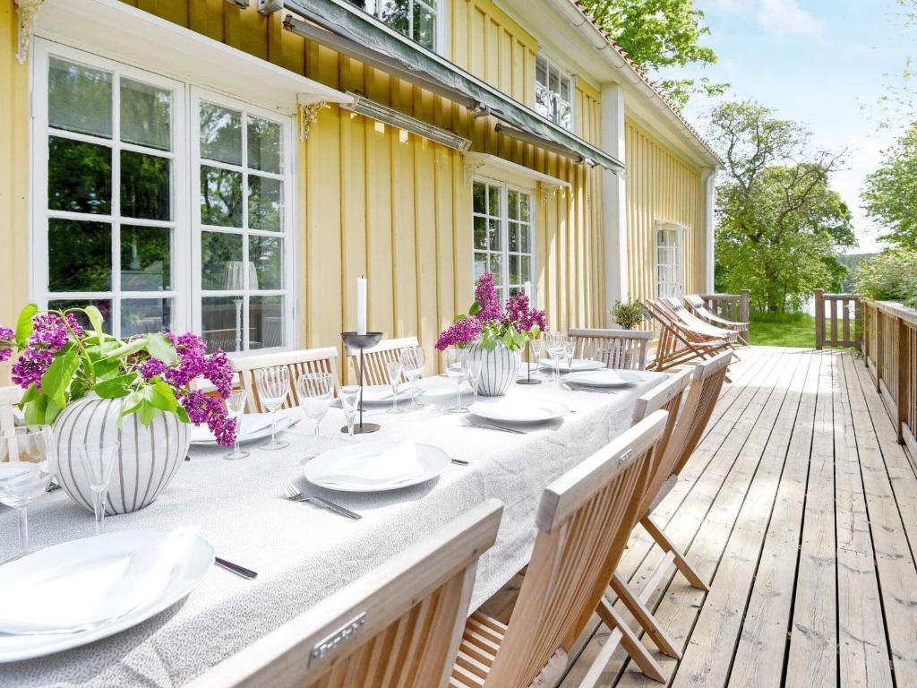 Five-Bedroom Holiday home in Hova 2 photo 3