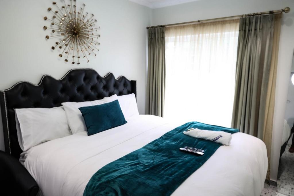 Elgibor Best Guest House - Tap to explore photos