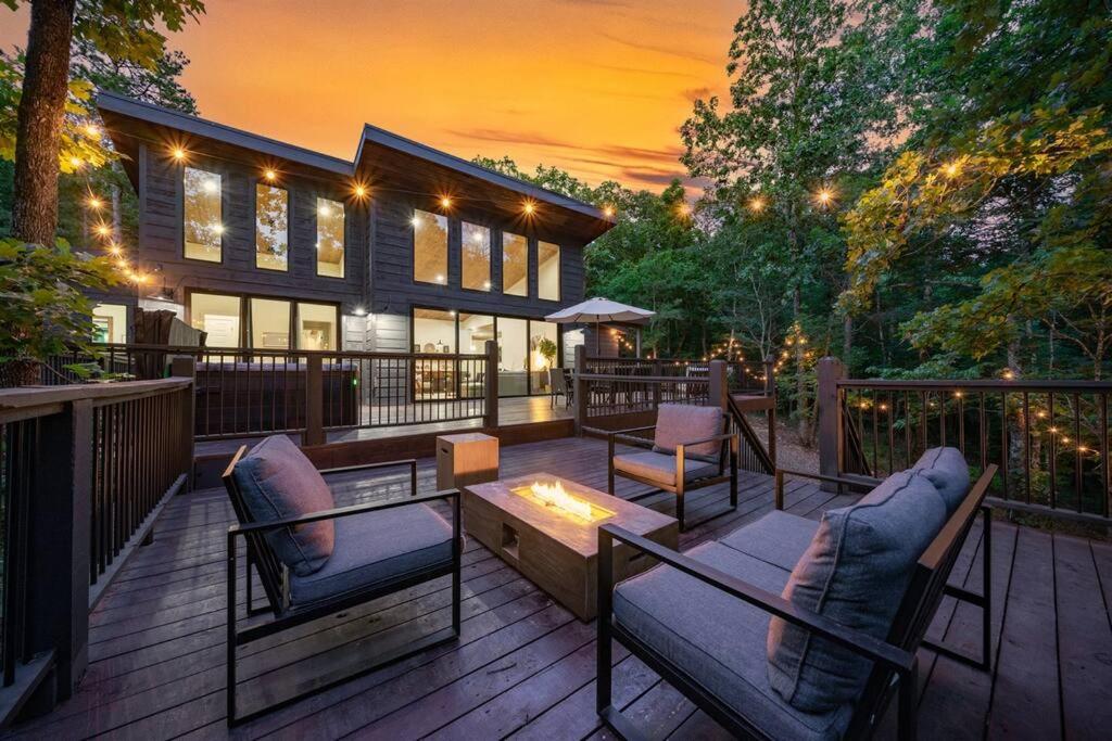 HGTV Cabin/Secluded 2 Acres/Mini Putt & Ping Pong!