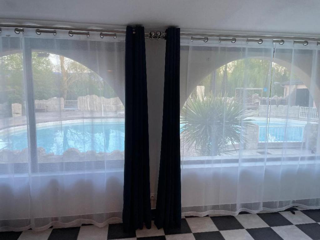 gîtes Studio de tourisme du Domaine Piscine Spa Balnéo photo 4