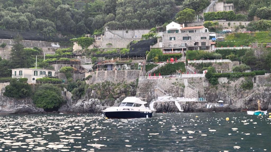 Amalfi Coast Yacht photo 2