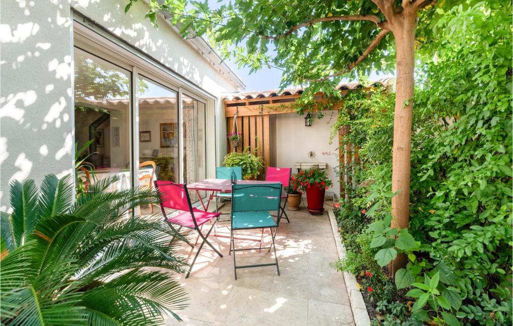 Stunning Home In Jonquires St Vincent With Wifi And 2 Bedrooms