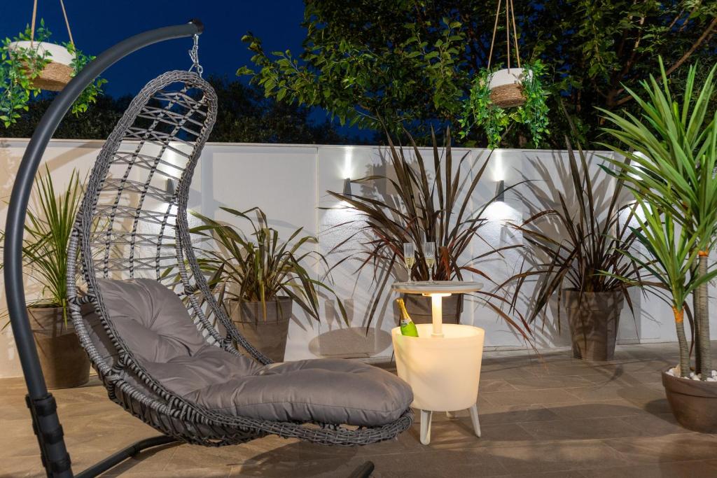 Jacuzzi deluxe villa photo 4