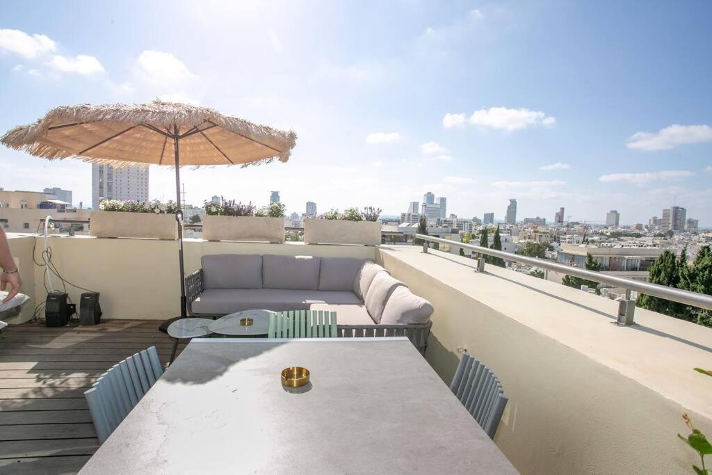 High End 3BD TLV Rooftop Duplex photo 2