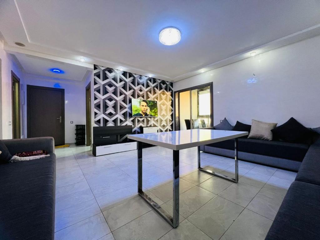 Beautiful 2 bedrooms in a marbella beach with a Pool & 24/7 security photo 2