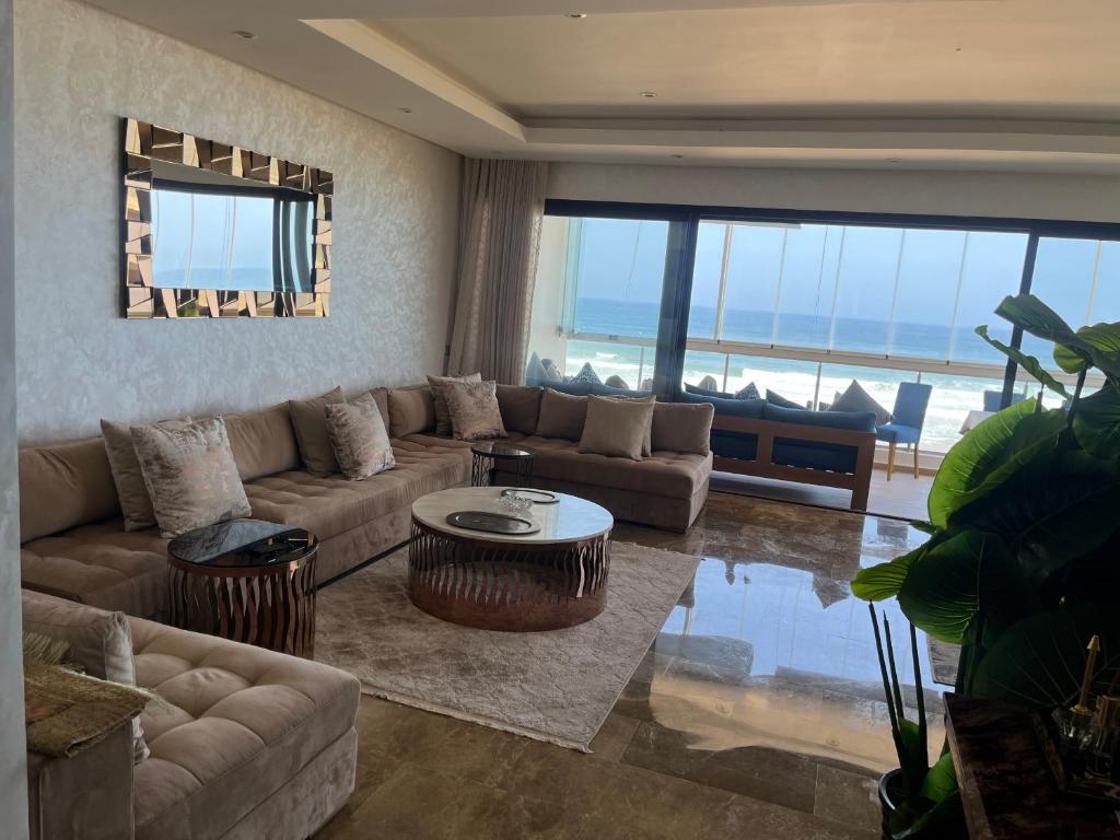 Appartement de luxe, front de mer Plage des nations photo 3