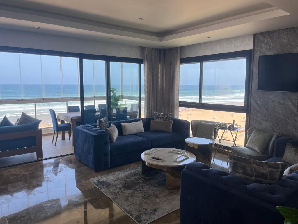 Appartement de luxe, front de mer Plage des nations photo 2