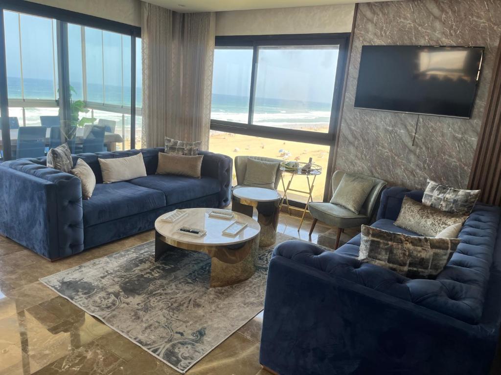 Appartement de luxe, front de mer Plage des nations photo 4
