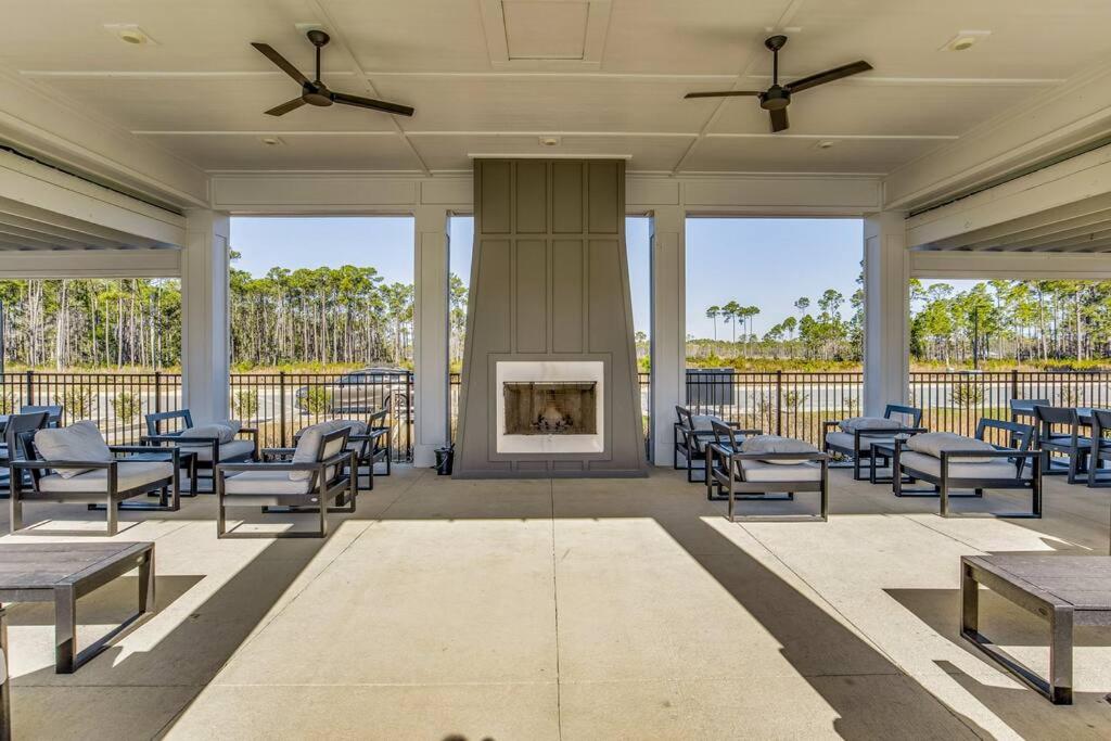 Modern Luxury 4BR Pool Bay Access Outdoor Dining photo 1