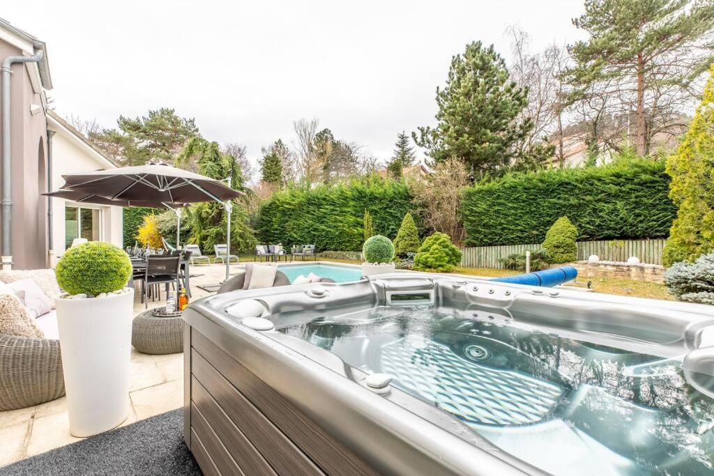 Sky view cinema, piscine, Spa photo 3