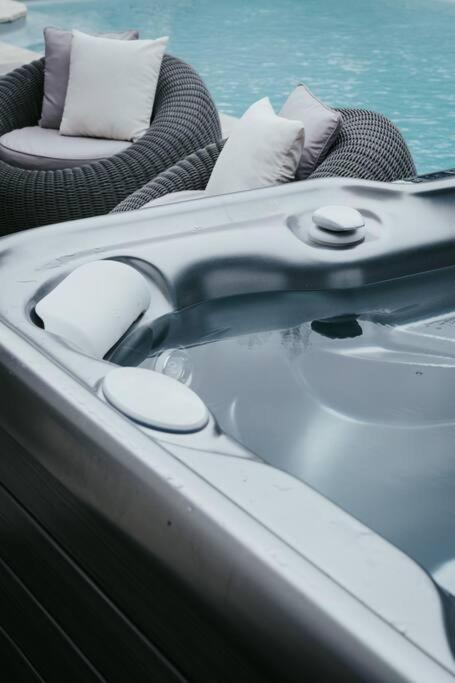 Sky view cinema, piscine, Spa photo 2