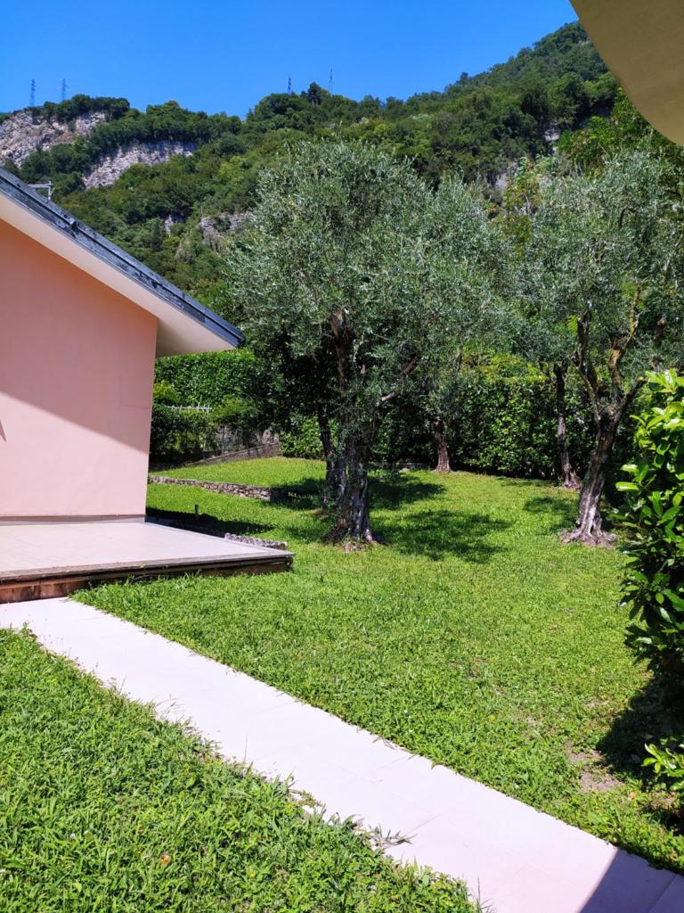CASA DELLA MUSICA APARTMENT lake view and garden photo 4