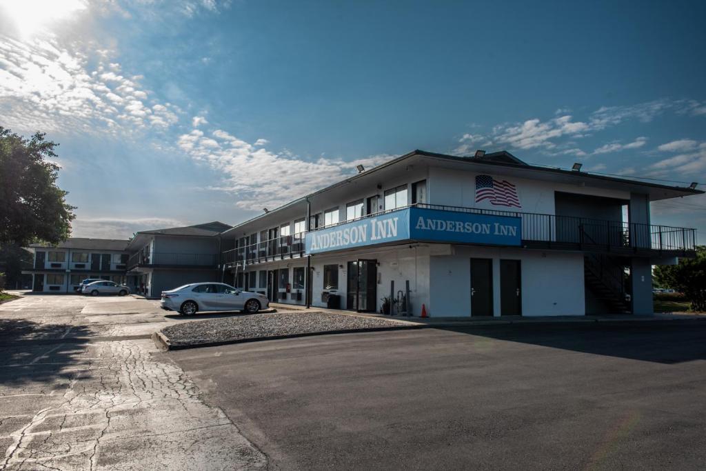 Anderson Inn image