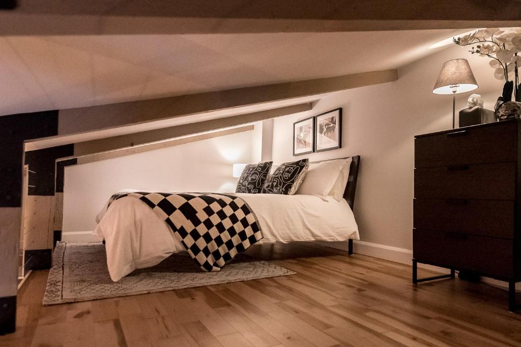 Beautiful Modern Loft with Mezzanine in Old Quebec City photo 2