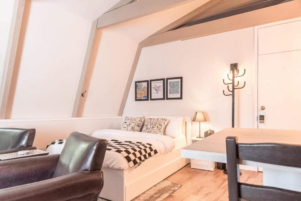 Beautiful Modern Loft with Mezzanine in Old Quebec City