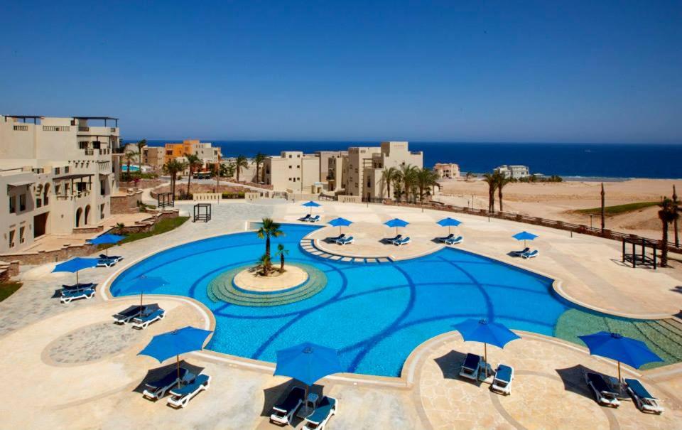 Azzurra Sahl Hasheesh photo 2