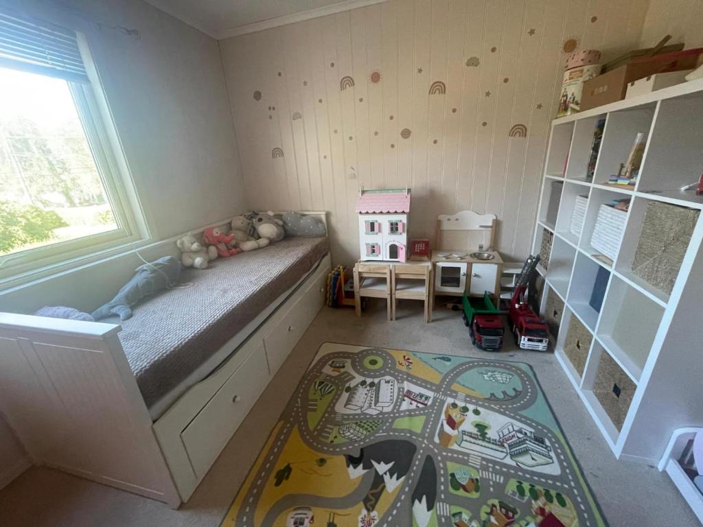 Hus med hage og terasse, ideelt for familier photo 4