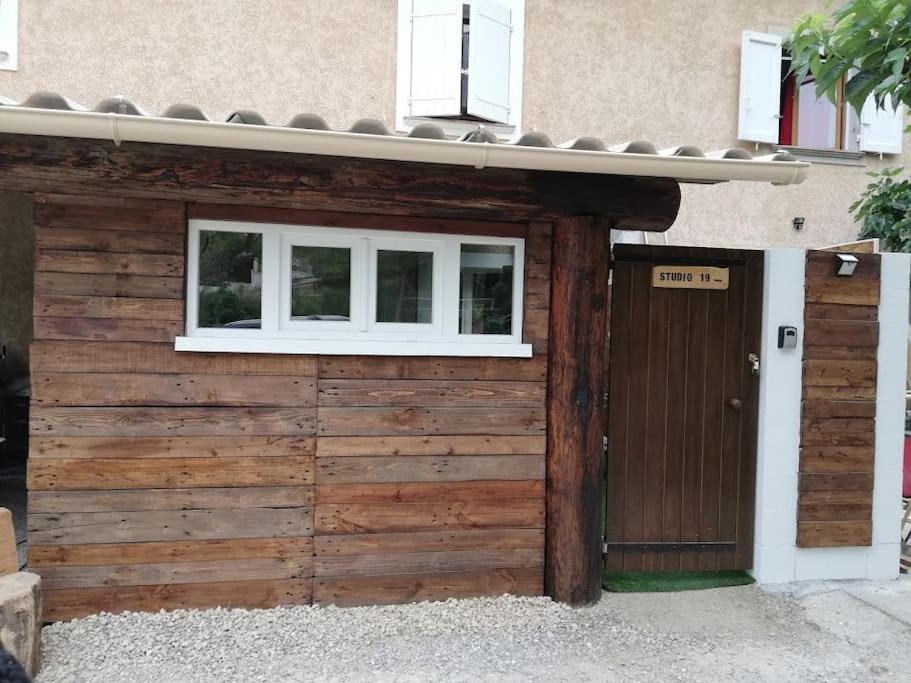 Studio19 Cosy Sauna Jacuzzi et jardinet privatifs, Frejus