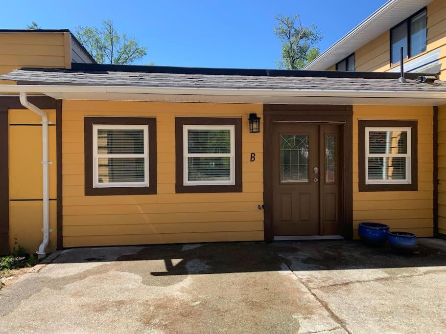 Country studio pet friendly