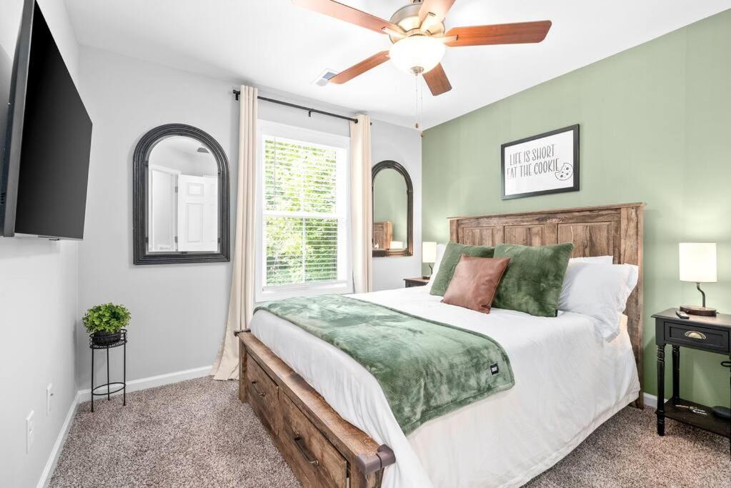 One-Of-A-Kind Smart, Cookie Themed Home For Up to 6 photo 3