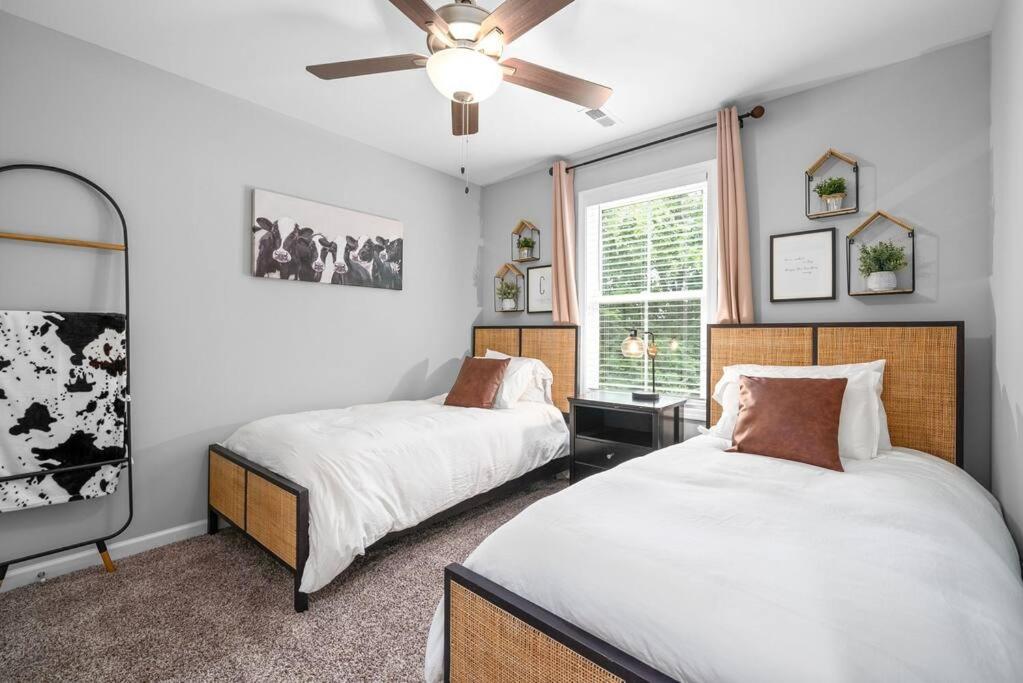 One-Of-A-Kind Smart, Cookie Themed Home For Up to 6 photo 2