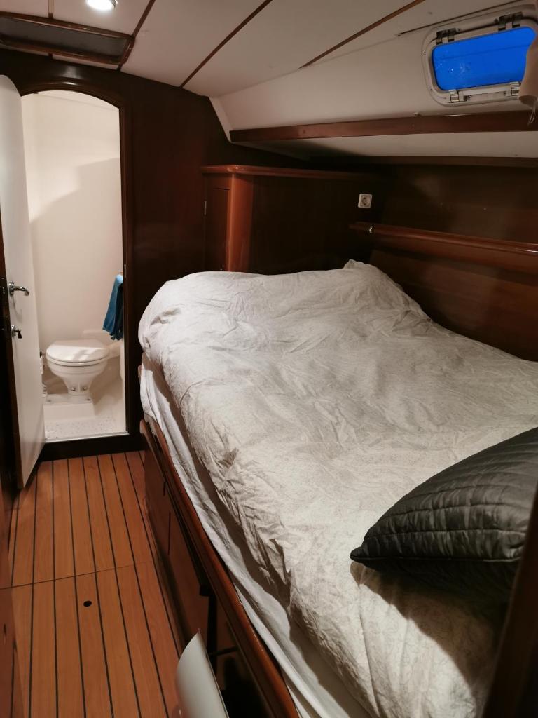 Liveaboard sailing tour in Harstad islands photo 1