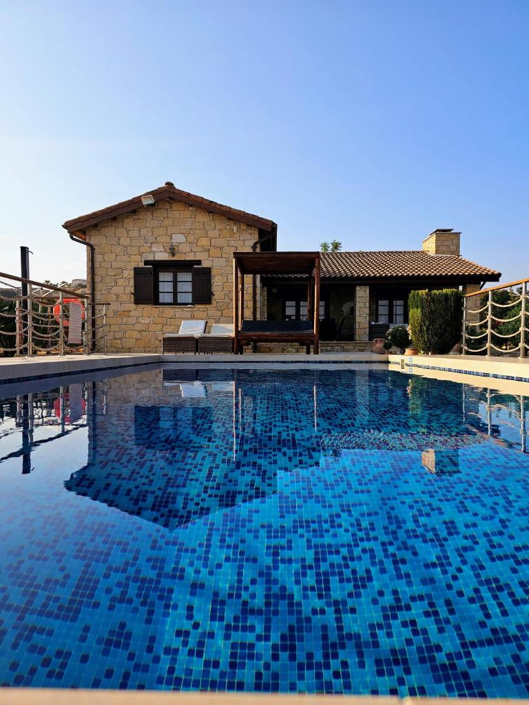 Paradise Traditional House photo 4