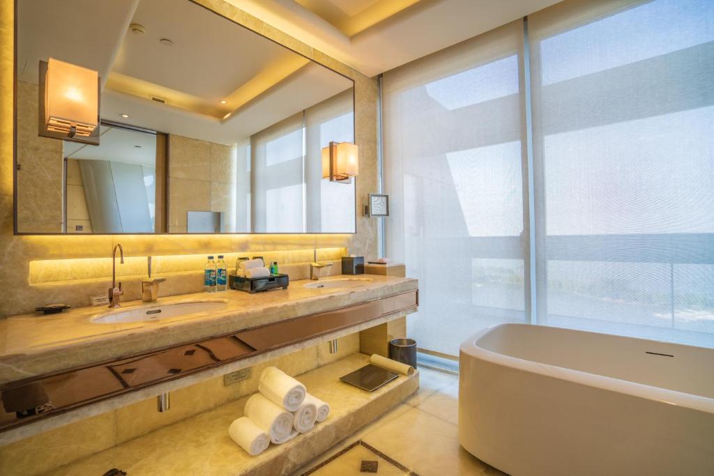 Sheraton Huzhou Taihu Lake Hot Spring Resort & Spa photo 2