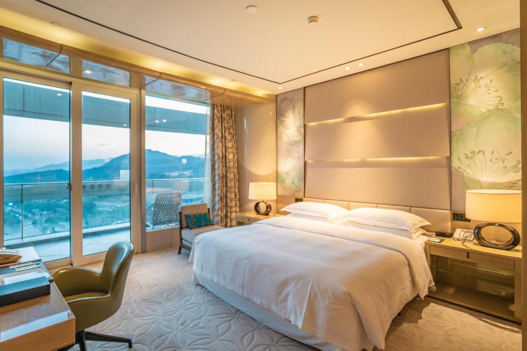 Sheraton Huzhou Taihu Lake Hot Spring Resort & Spa photo 1