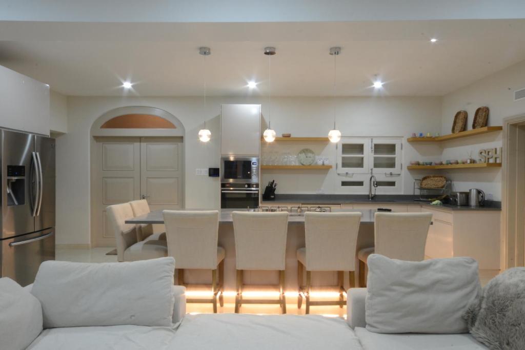 Luxury 4 bed villa in Mullins St Peter - Sugar Palm House photo 3