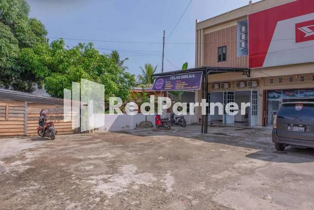 Hotel Rai's Palopo Exclusive Mitra RedDoorz photo 3