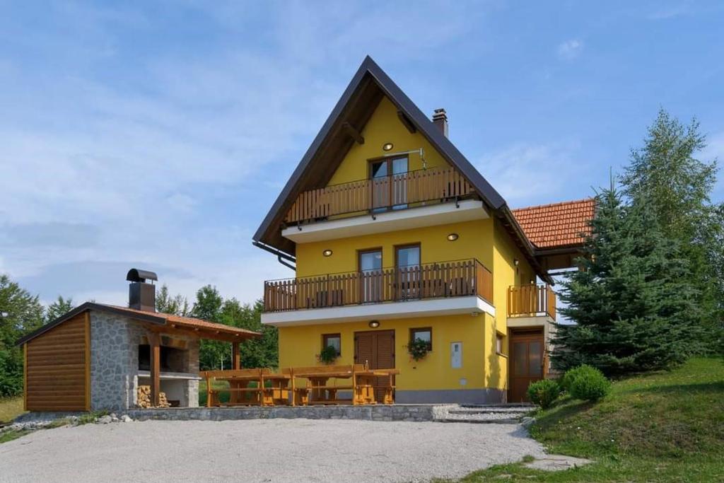 Poli Baneta photo 1