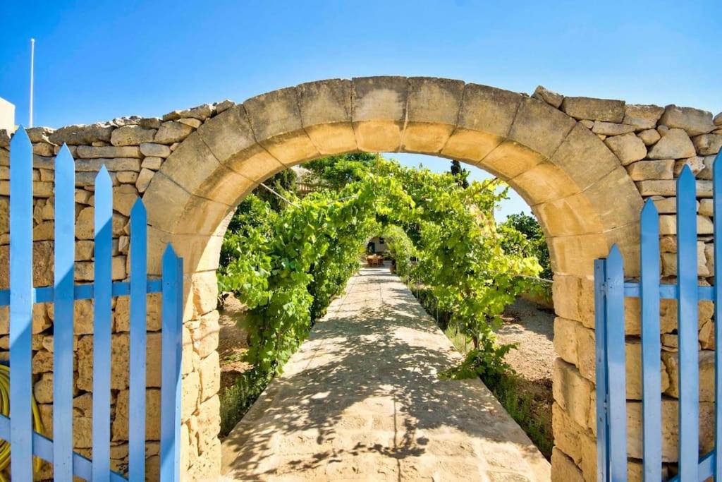 Casa Mezzodì' - Luxurious 18th C. Farmhouse with Gardens & Pool photo 4