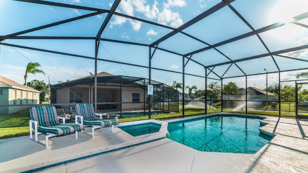 8147 fan Palm way image