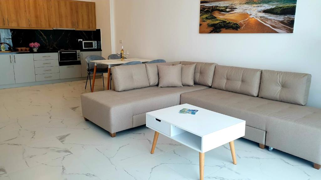 2F Saranda Apartment photo 2